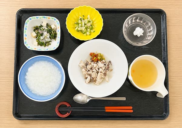 刻み食にあんかけを混ぜる（２～３mm）